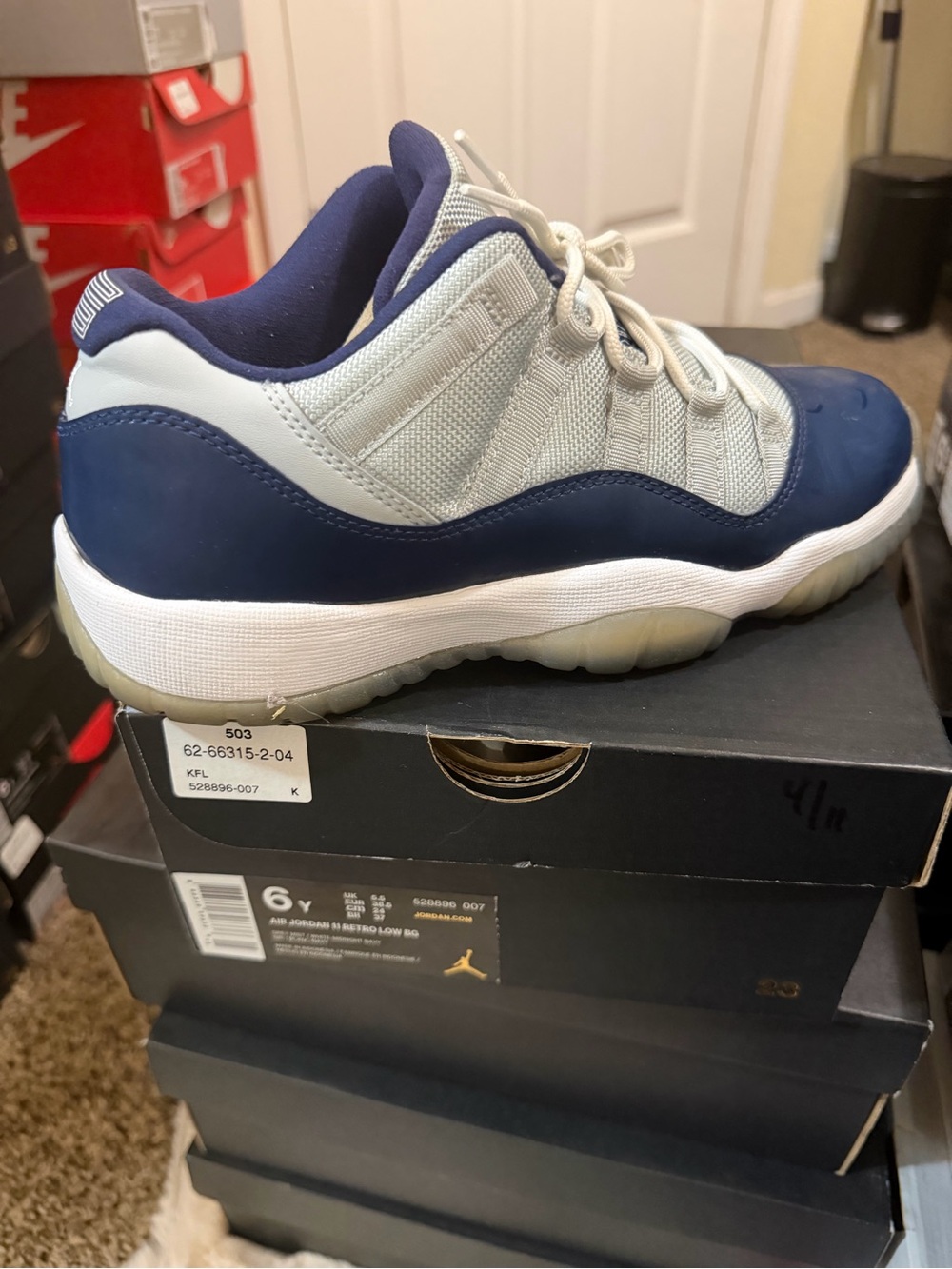 Jordan Low-Top Sneakers in Navy and Light Gray